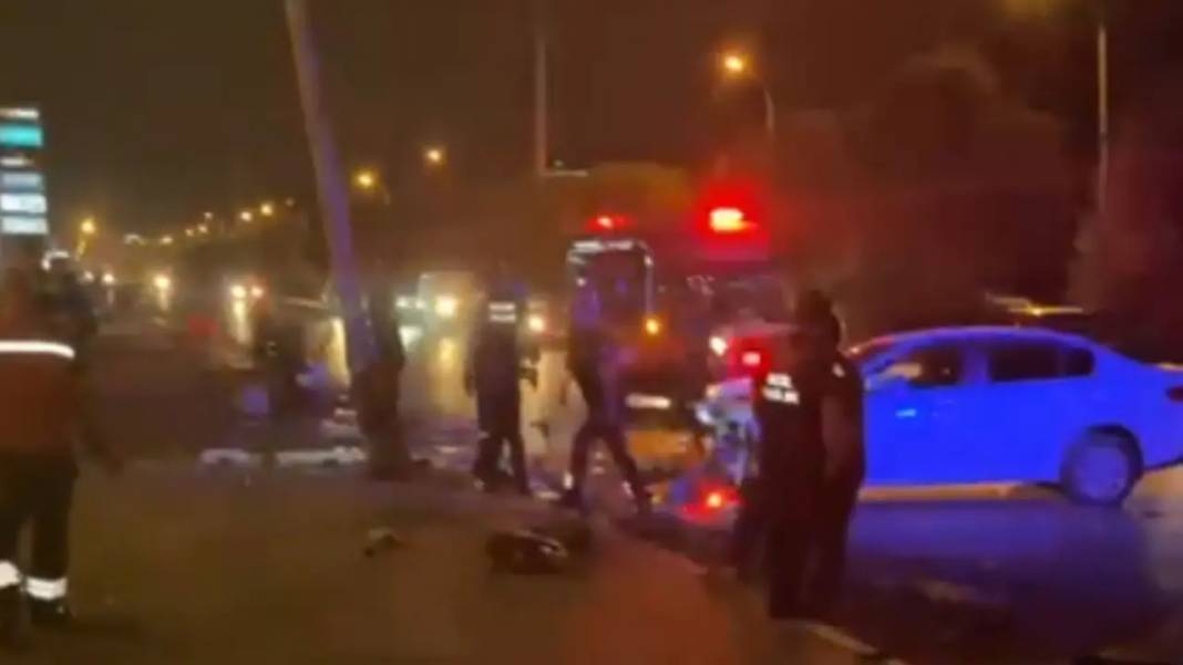 Adana’da Otomobili Sıkıştıran Araç Feci Kazaya Neden Oldu! 5